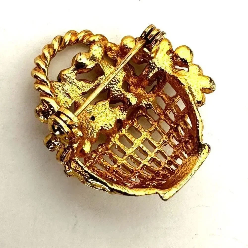 Gold tone faux pearl and rhinestone small brooch